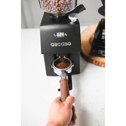 ascaso h64 black grinder in use
