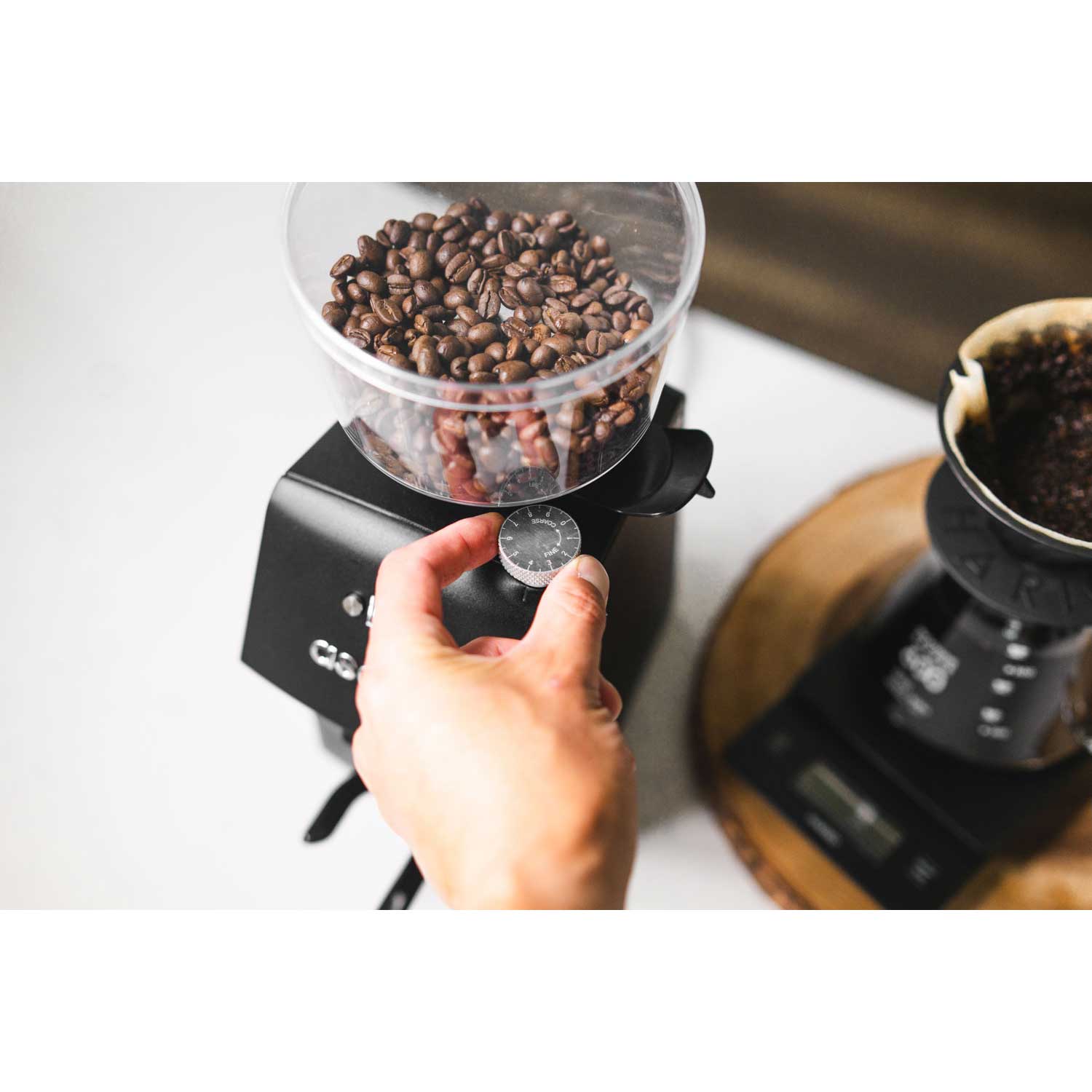 ascaso h64 black grinder in use