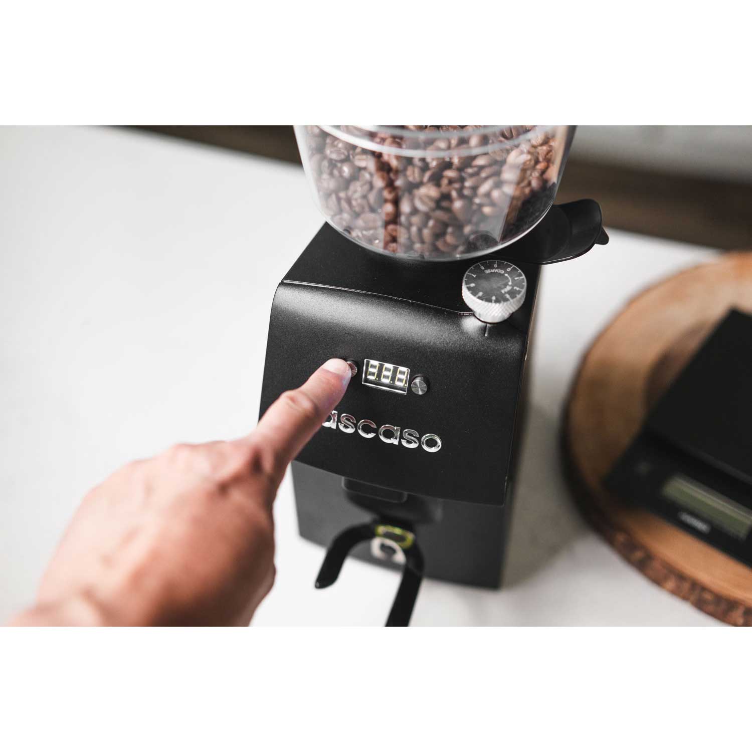 ascaso h64 black grinder in use